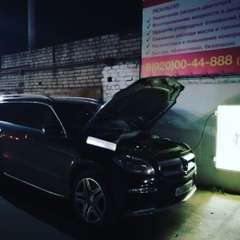 Автомобиль Мерседес GL 350 проходит водородную очистку двигателя