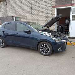 Mazda Demio проходит водородную очистку двигателя